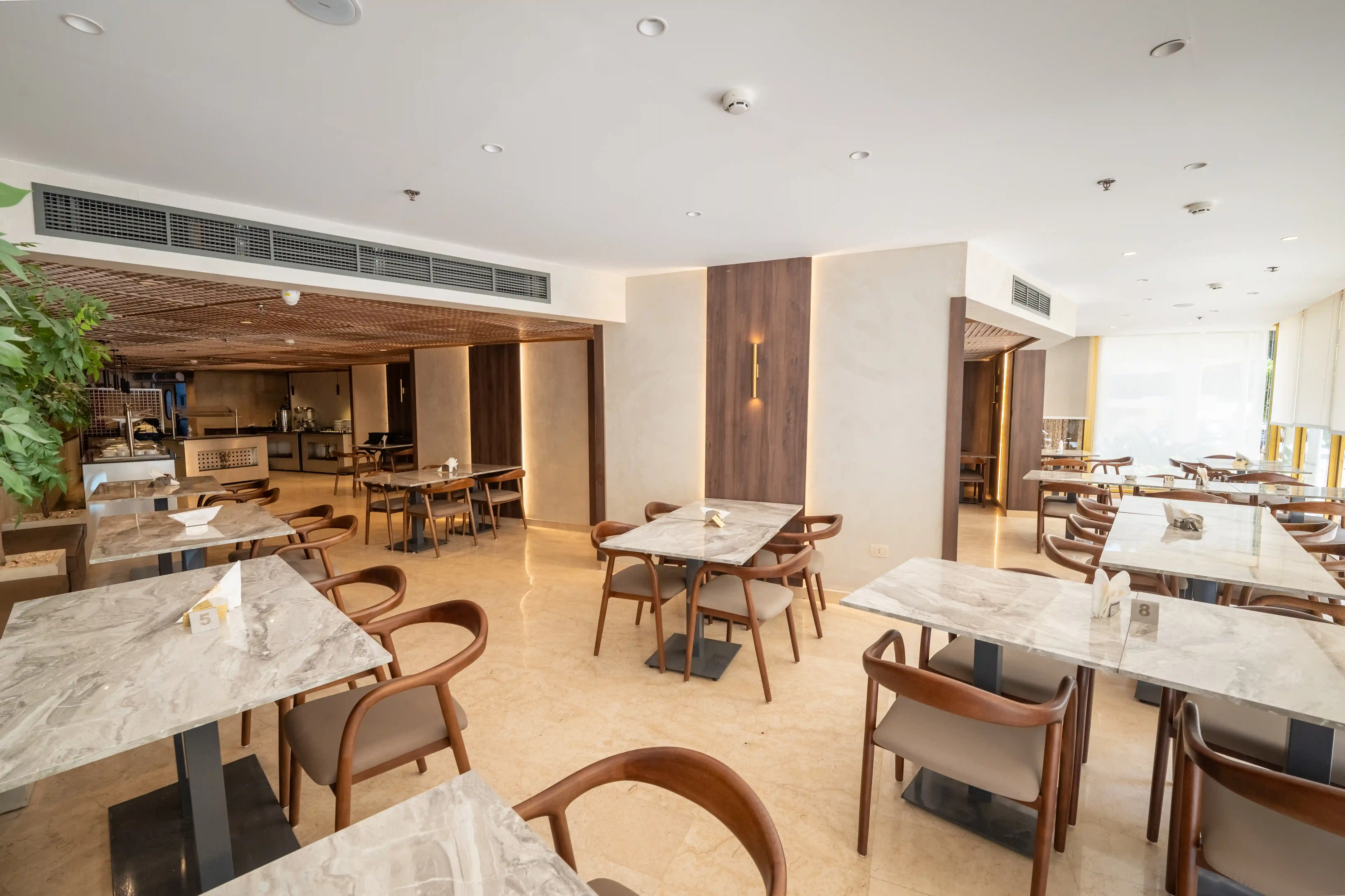 uploads/restaurant 4_11zon_7734900e5b968e5a47cc316e3a0e44aa.webp